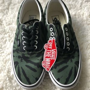 Vans tie dye Garden green in Men’s size 8